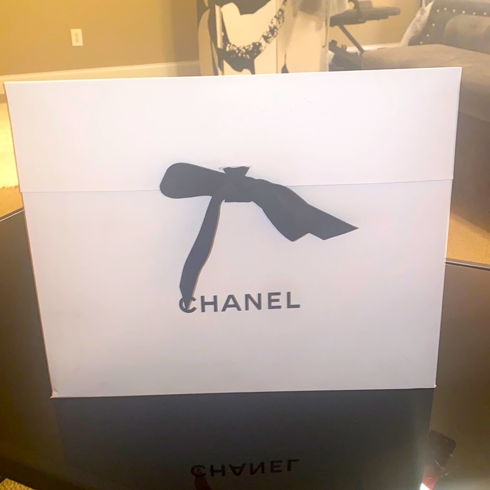 Chanel shopping bag